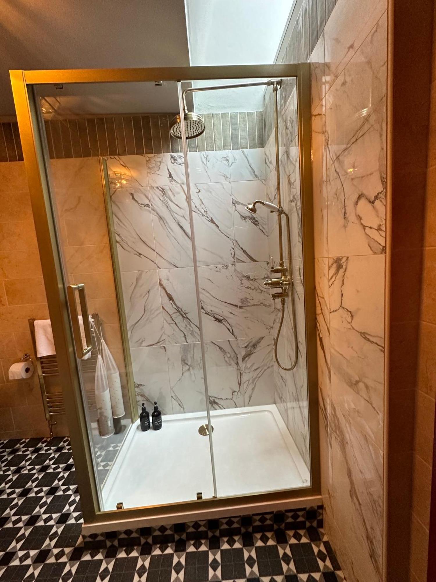 Golden Fleece York Hotel Bagian luar foto