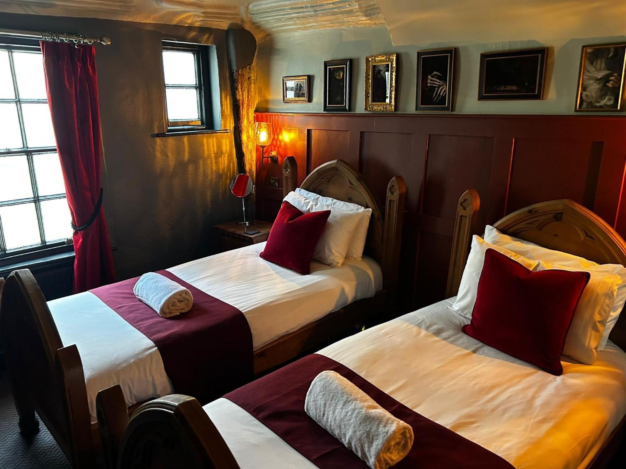 Golden Fleece York Hotel Bagian luar foto