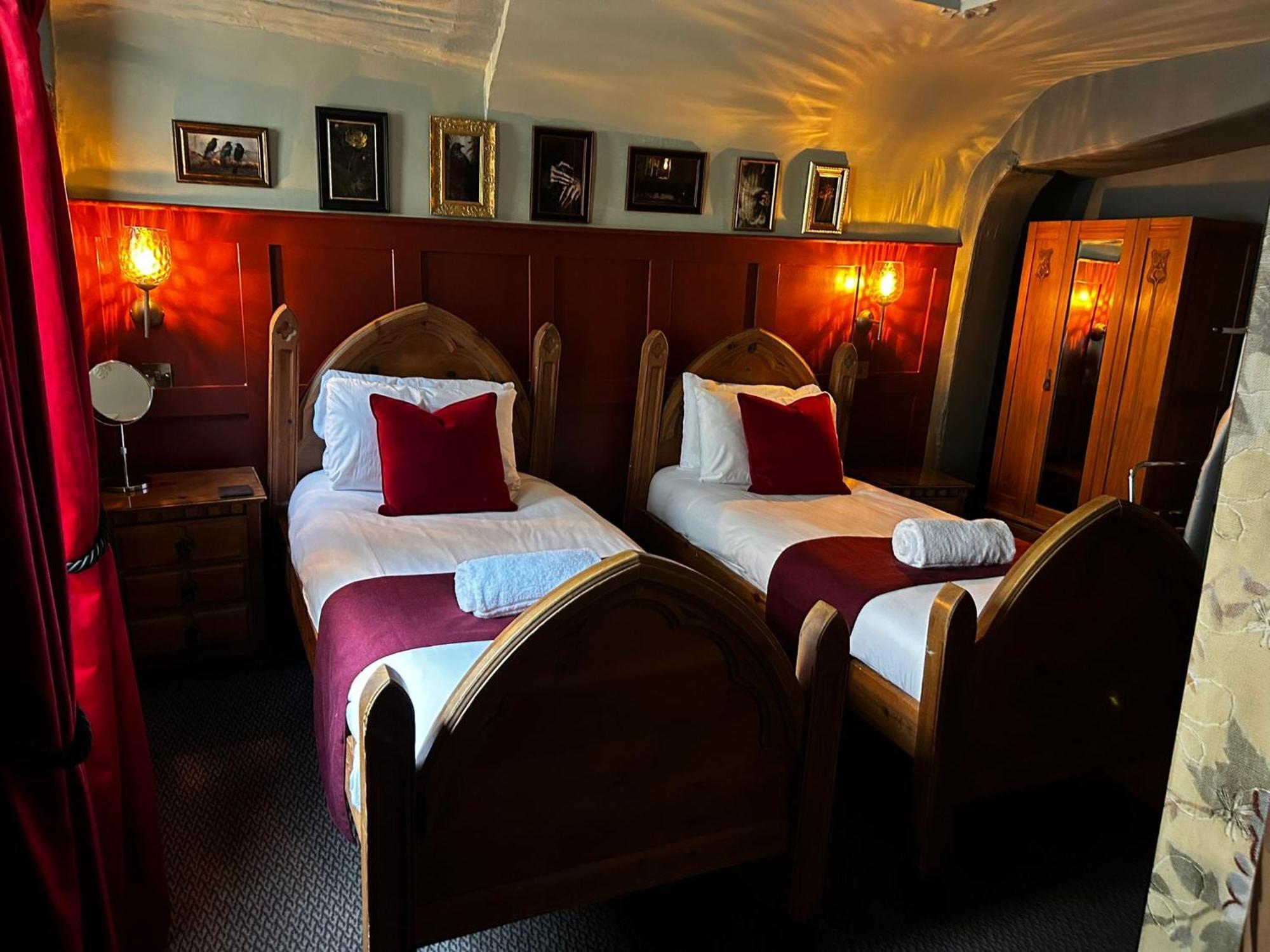 Golden Fleece York Hotel Bagian luar foto