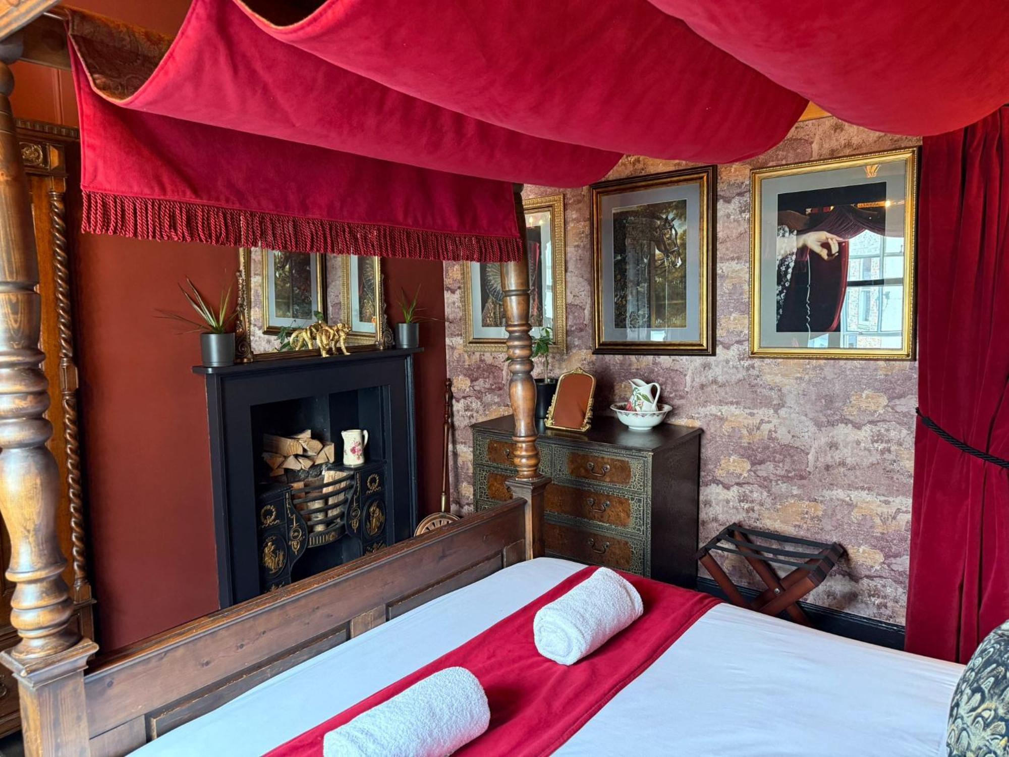Golden Fleece York Hotel Bagian luar foto